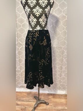 Vintage Chico’s Devore Velvet Midi Skirt with Abstract Gold Pattern size 1 8/10